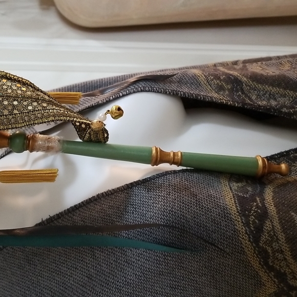 This MASK is striking, Great for Mardi Gras (has a little weight to it) - Picture 8 of 9